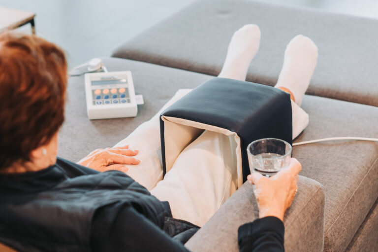 20 126 knie ausschnitt